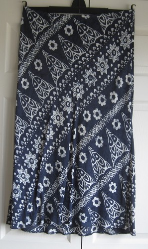 Blue and white patterned skirt - patterned,