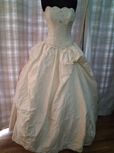 Wedding dress size - , ivory