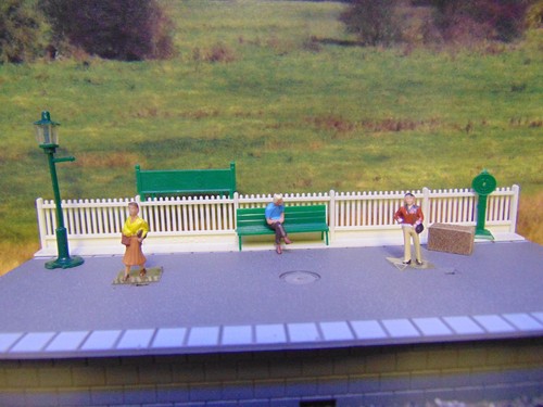 Hornby platform fence - platform,,