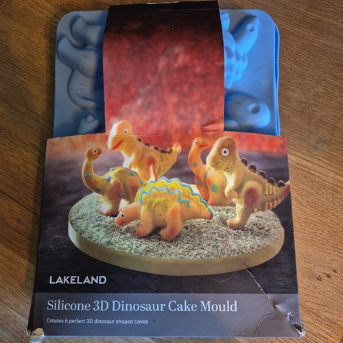 Lakeland dinosaur cake - lakeland, 3d