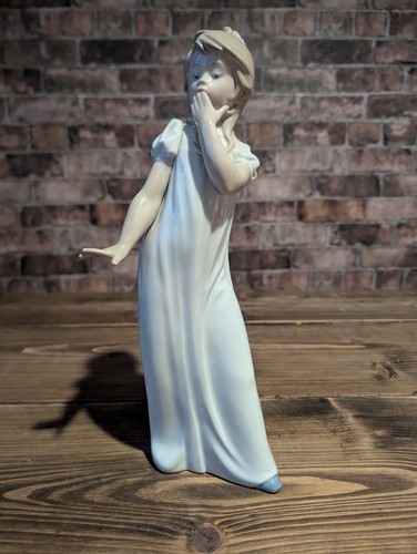 Nao figurine time - figurine, bed