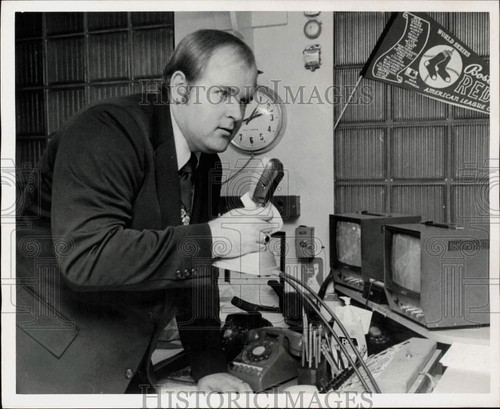 1976 press photo man - photo, in