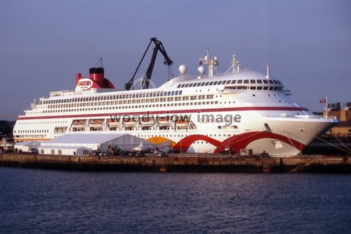 Sq0741 carnival cruise liner - carnival,