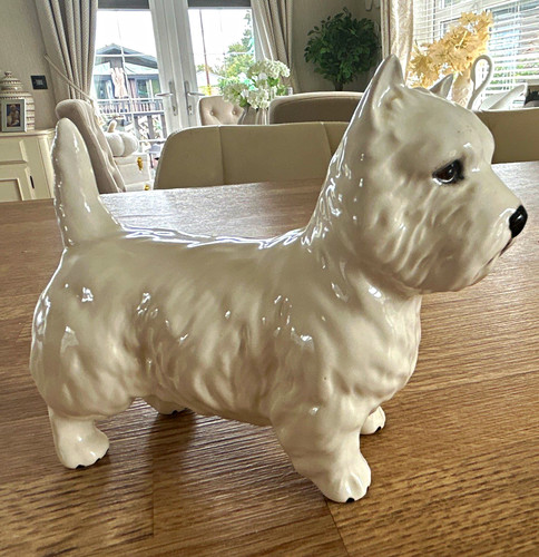 Beswick white dog figurine - dog,