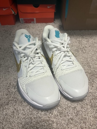Undefeated zoom kobe 5 - x,