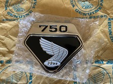 HONDA NOS RIGHT SIDE COVER WING EMBLEM   CB750 KO