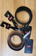 Set Of 2 Levi's Women Vintage