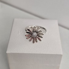 Pandora Daisy Flower Statement