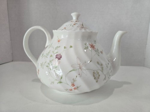 Wedgwood campion bone china - bone,