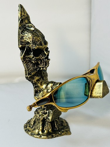 New custom skull holder stand - custom,