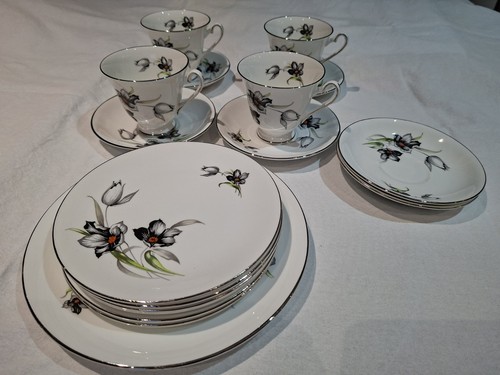 Attractive striking vintage - /,