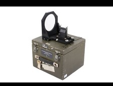 MILITARY BINOCULAR TEST EQUIPMENT - AN AVIMO ADAPTOR BINOCULAR COLLIMATOR L1A1.