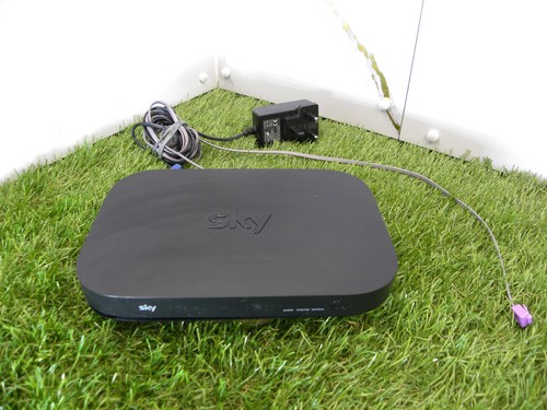 Sky hub wireless router wifi - q,