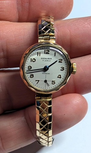 Vintage solid 9ct gold cased - 9ct,