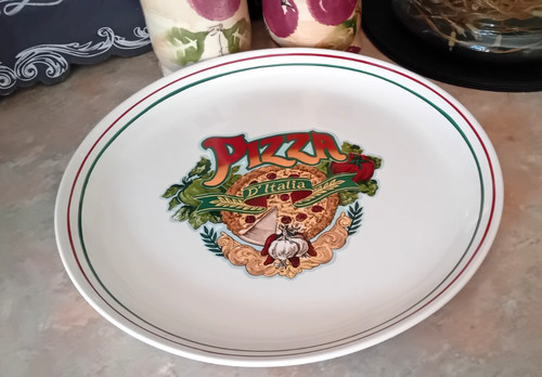 Vintage 80s 90s pizza - 90s, serving