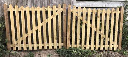 Double wooden palisade - double,