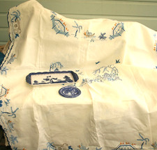 VINTAGE HAND EMBROIDERED LARGE TABLE CLOTH / RUNNER, WILLOW PATTERN, PLATE,STAND