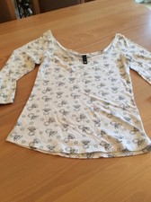 ladies clothes size 6 32 H&M White Cotton Black Diamond Rings Print Sleeved Top