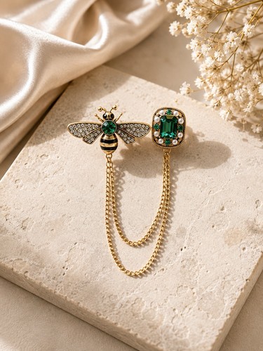 Vintage inspired bee emerald - vintage,