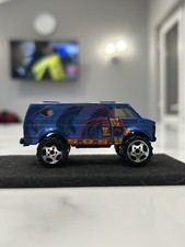 MATCHBOX 1981 4x4 CHEVY VAN SOS