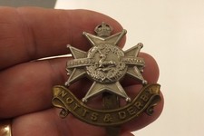 MILITARY BADGE THE NOTTS & DERBY REGIMENT 4.25CM X 4.5CM (557)