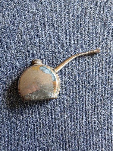 Small vintage oil can - vintage,