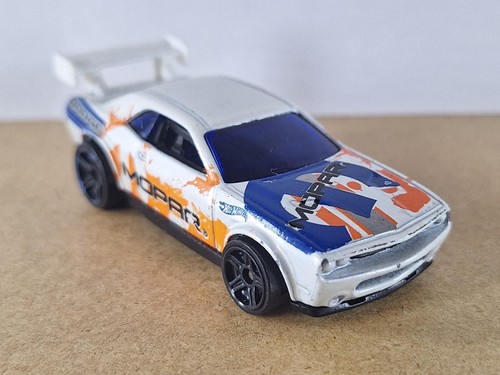 Hot wheels dodge - dodge, challenger