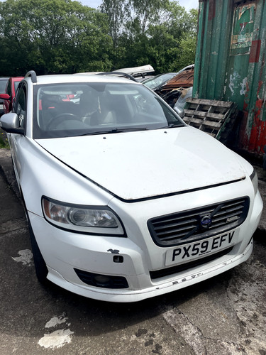 Volvo v50 2009 white front - 2009,