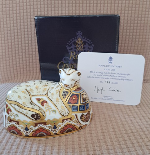 Royal crown derby - lion, cub