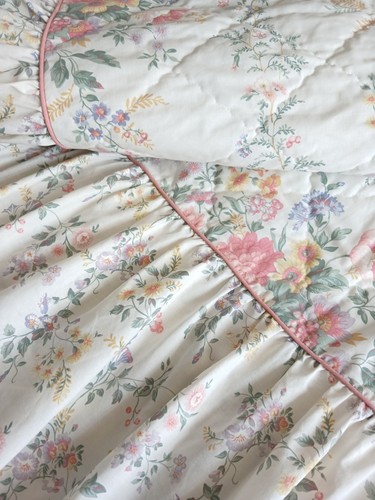 Pretty vintage single floral - pretty,