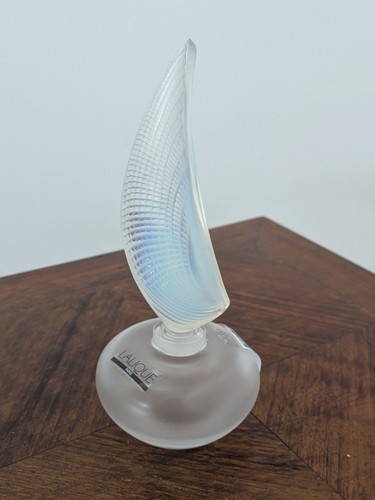 Lalique perfume bottle - -,