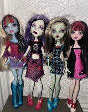 Monster high dolls bundle