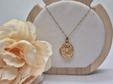 LOCKET -Delicate 9ct Yellow