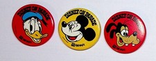 3 x Vintage DISNEY ON PARADE Badges Mickey Donald Buttons Pins Spar Advertising