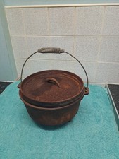 Vintage Rustic Cast Iron 3 Legs  Heavy Camp Oven Pot With Lid 