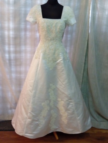 Wedding dress size ivory - size,