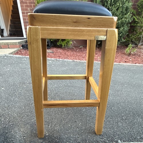 Medium wood bar stool with - medium,
