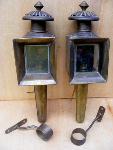 Antique coach carriage - ,