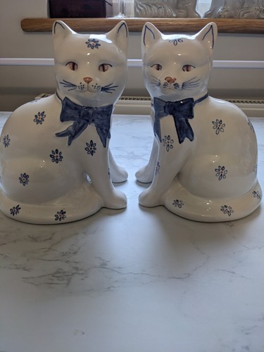 Pair gorgeous rye pottery - of,