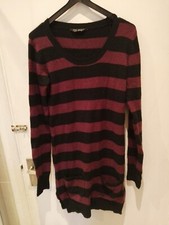 Cosy burgundy red + black