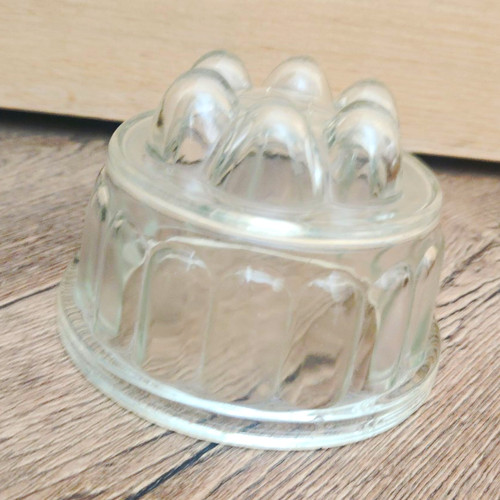 Clear round glass jelly mould - round,