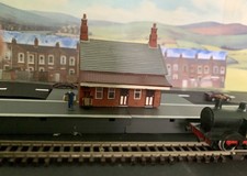 N Gauge~Hornby~Lyddle End~N8001 Waiting Room Building~Perfect Condition 