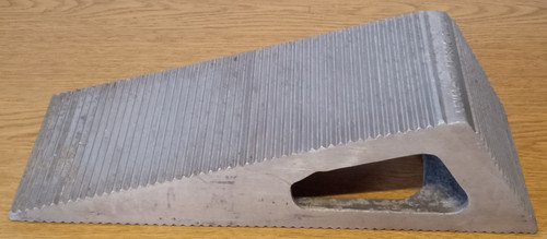 Level aluminum wheel chock - level-it,