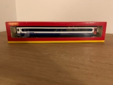 Hornby R4417 East Midlands Trains Mk3 RSM 40749