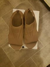 Sketchers Women’s Brown Slip