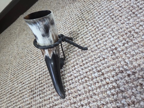 Small drinking horn with - horn,