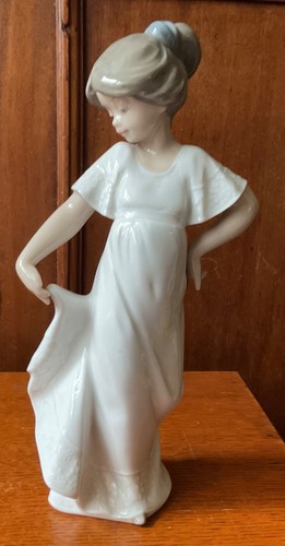 Nao lladro how pretty - lladro, 'how