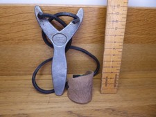 Thomas Salter Catapult / Slingshot . Metal handle -Thomas Salter Toys +Sports (G