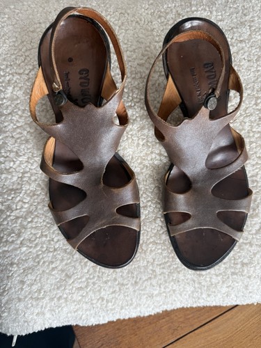 Cydwoq brown leather - brown, cutout