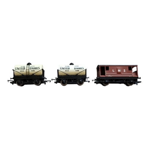 Hornby united dairies tanker - hornby,